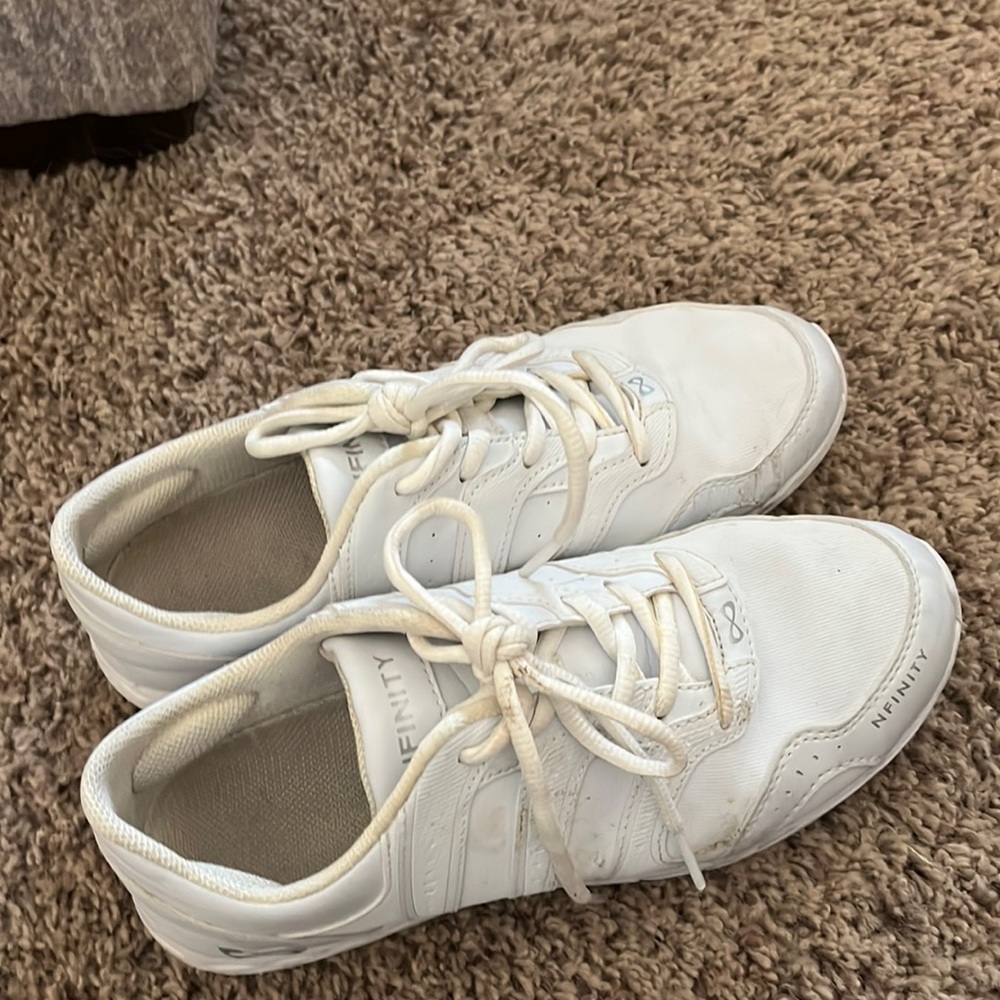 Woman’s 7.5 Cheer shoes
